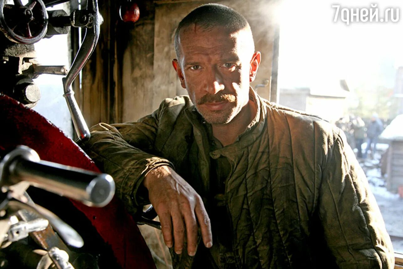 Владимир машков два яблока. Машков у тебя было два. Одесский пароход фильм 2019. Владимир машков в молодости. Машков олигарх.