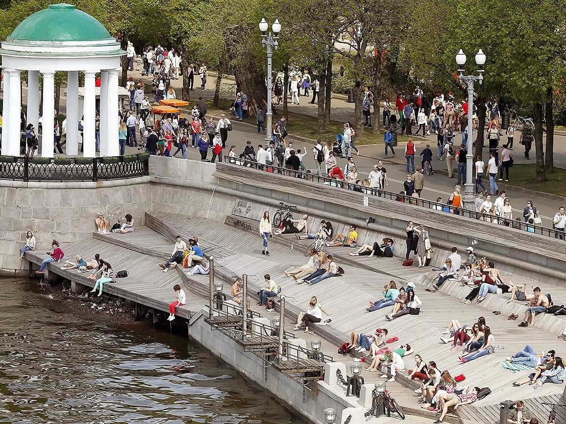 Парк горького часы. Парк Горького. Москва парк культуры имени Горького. Парк Горького парк в Москве. Парк имени Горького Москва сейчас.