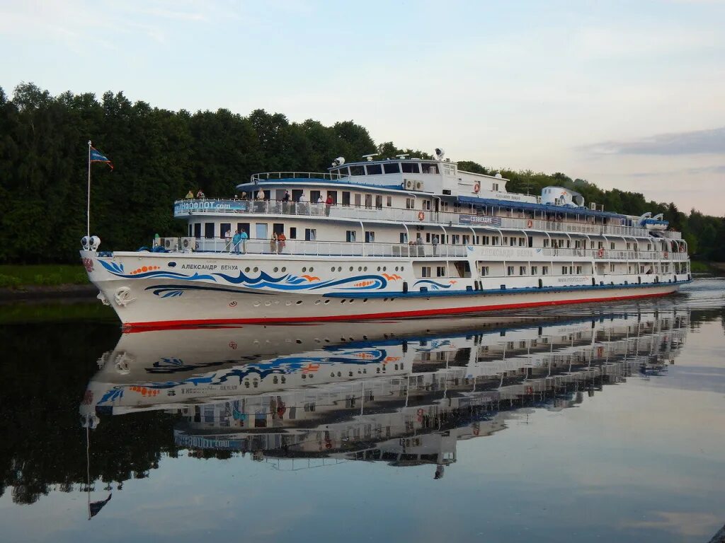 Речной круиз плес. Круиз по кольцу. Круиз по кольцу. Круизы по волге углич. Круиз по реке московский речной вокзал.