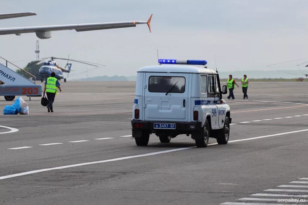 Безопасность авиационной системы. Транспортные полицейские аэропорта. Авиационная и транспортная безопасность. Машина службы авиационной безопасности. Патрулирование аэропорта.