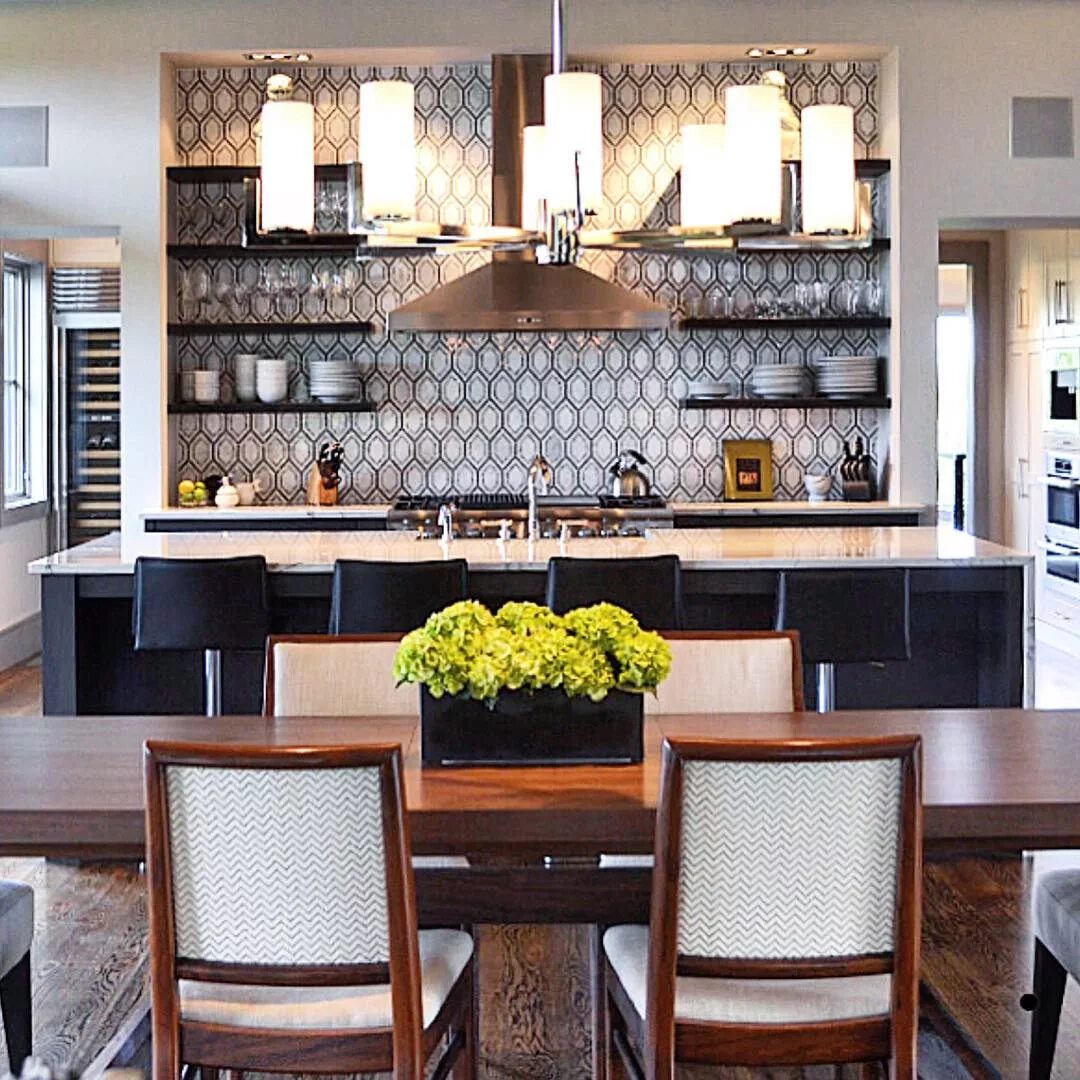 Кухни деревянные современные. Кухня для дома дизайн. Кухня fenix 0716 rosa colorado. Современные кухни 2023. Модные тенденции в интерьере кухни.