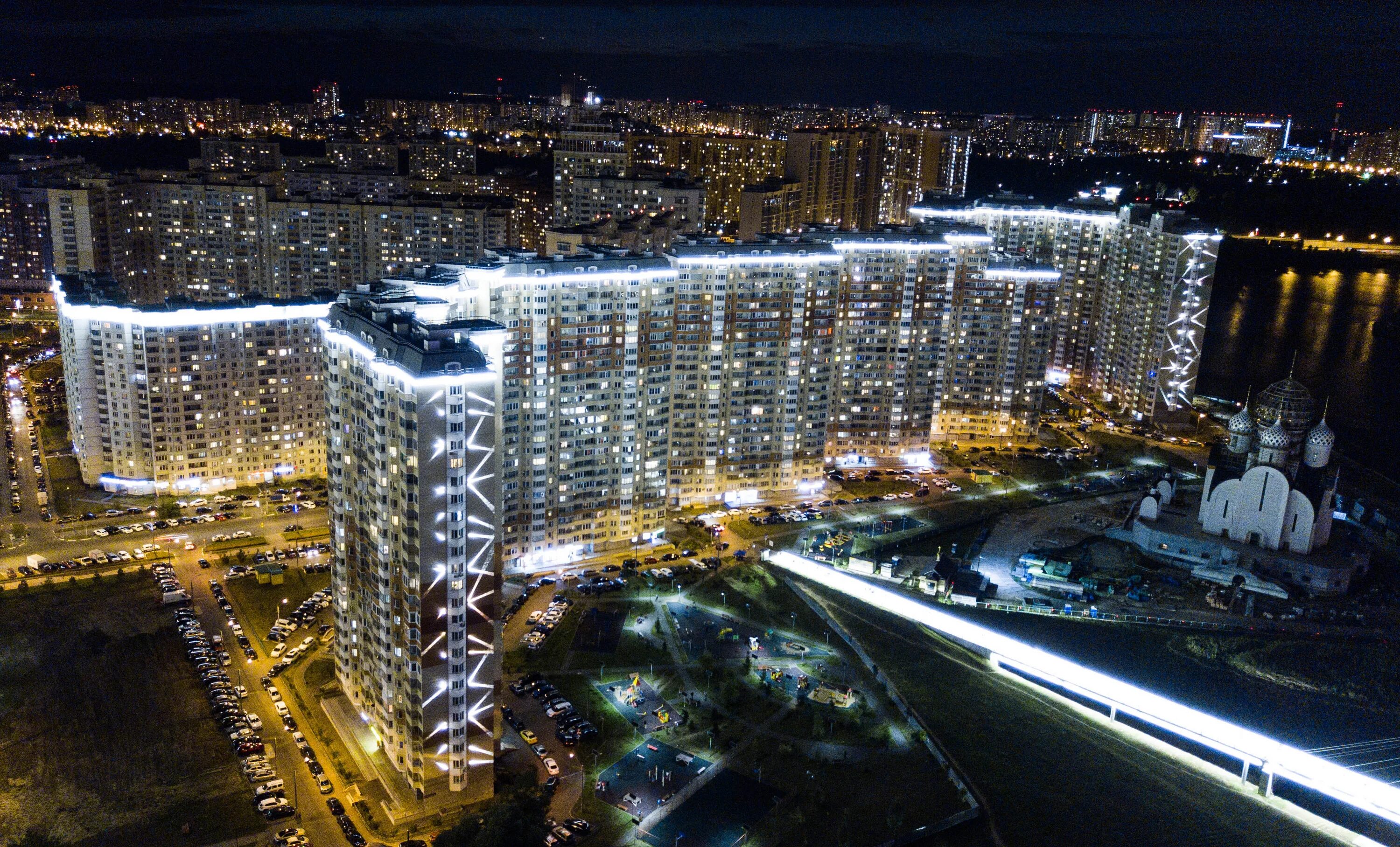 интерьер с панорамными окнами. вид из окна. окна панорама. светлый город логотип. окна шуко.