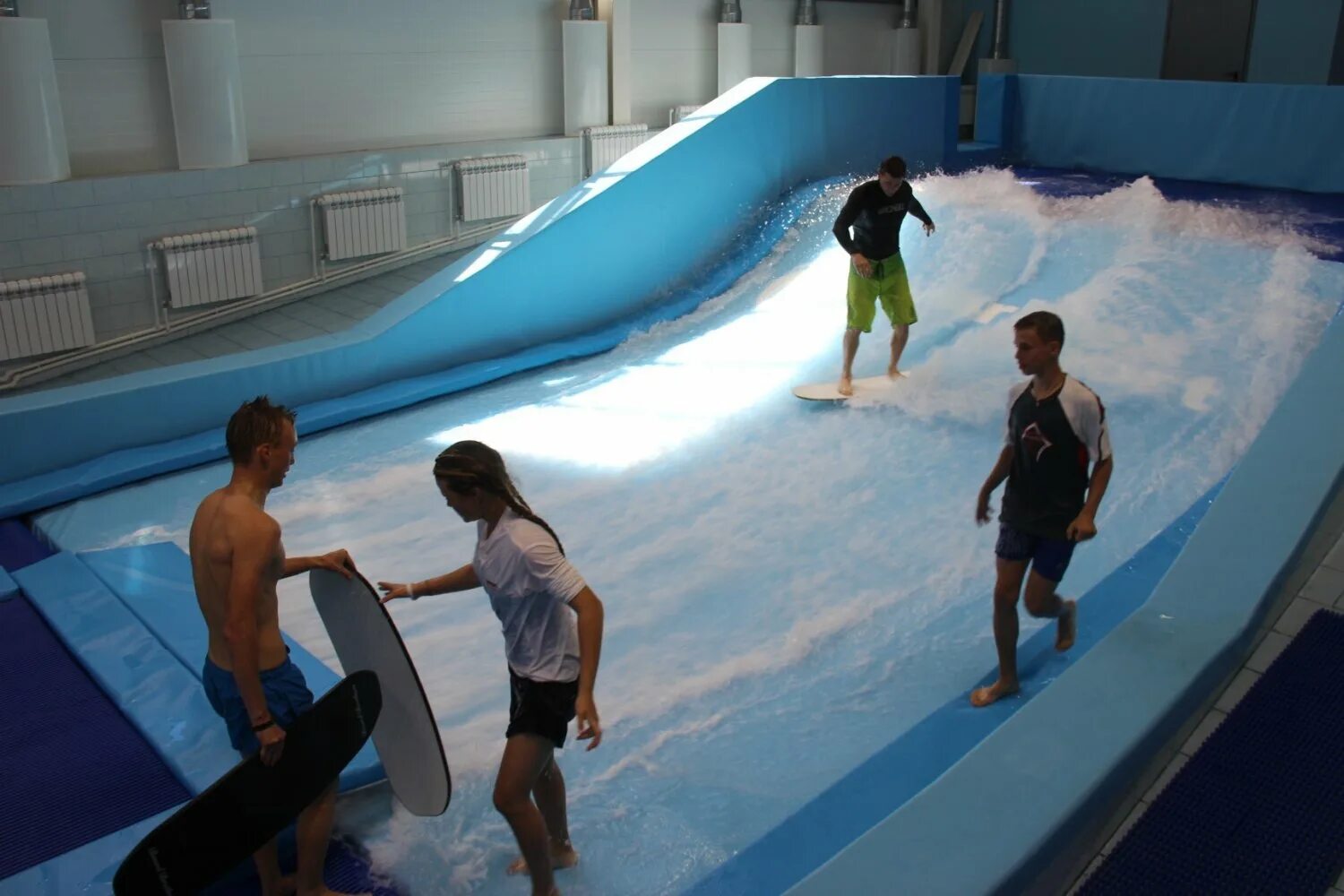 Довольное бассейн. Бассейн аквамарин камские поляны. Аквамарин омск бассейн. Аквамарин курск бассейн. Аквамарин бассейн кемерово.