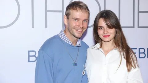 "Не всегда приятно": Актриса Ангелина Стречина о постельных сцена...