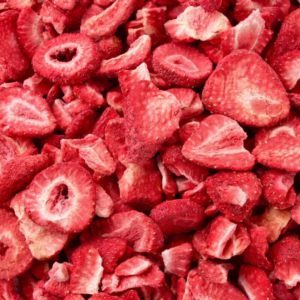 Dried strawberry. Dried strawberry. Клубника сушёная. Сублимированная клубника кусочки. Dried strawberry.