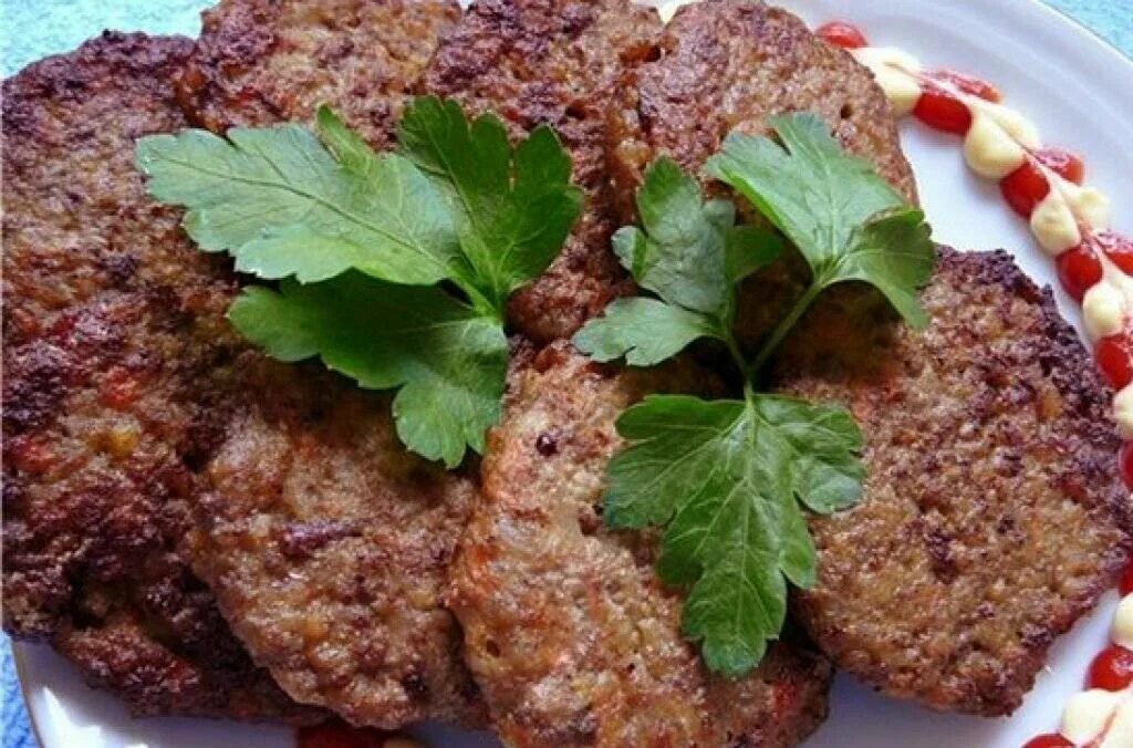 Как вкусно приготовить печень рецепт пошагово. Шницель печеночный йола. котлеты печеночные сибагро. печень котлеты.
