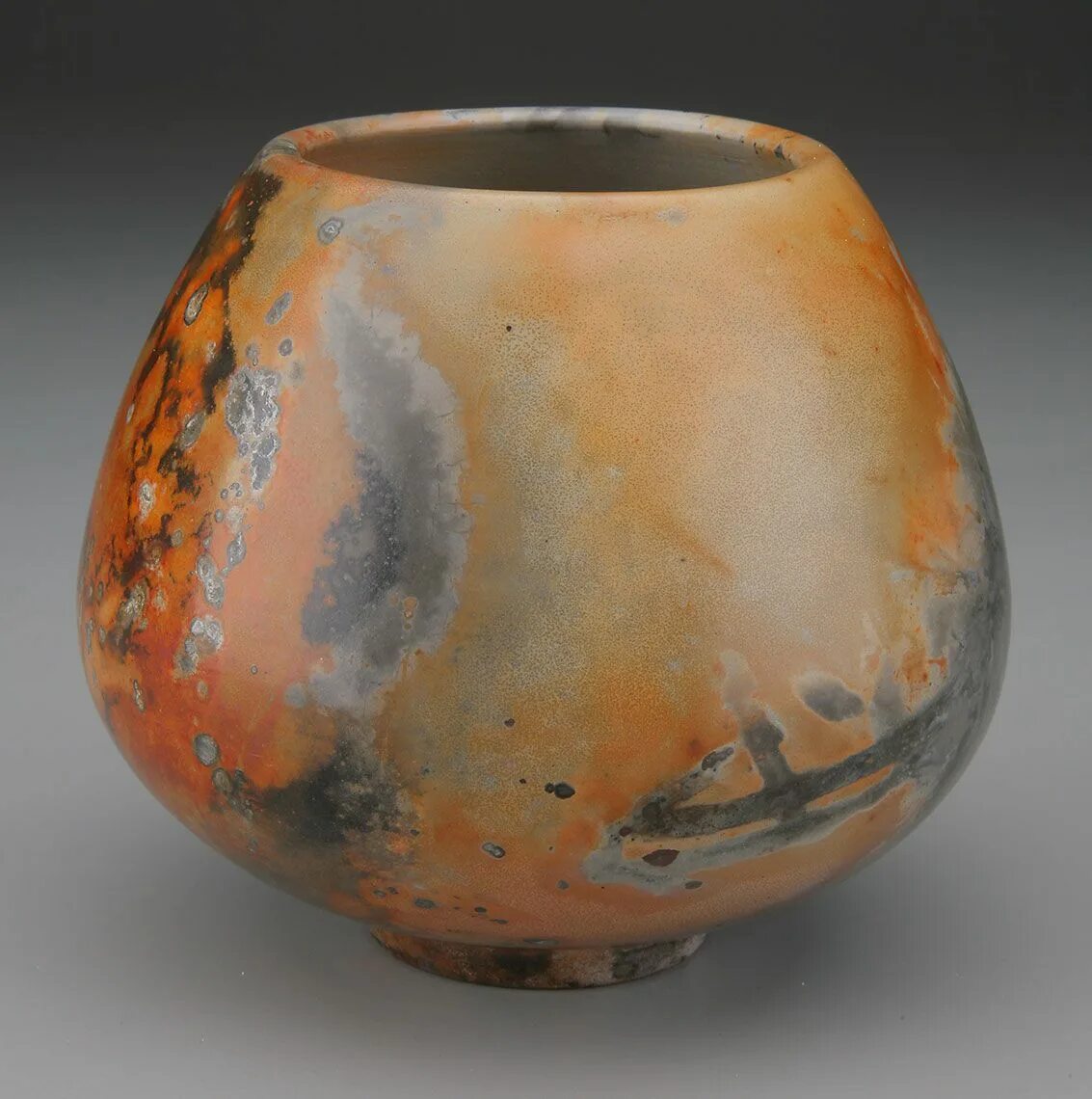 Обжиг огонь. Печь для обжига керамики. Carol long керамика. Глина огонь. Обжиг керамики в костре.