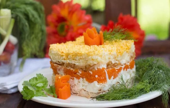 Куриное филе морковь сыр. Салат яблоко морковь яйцо сыр. блюда из курицы с морковкой и яйцом. салат с курицей яблоком и морковью.