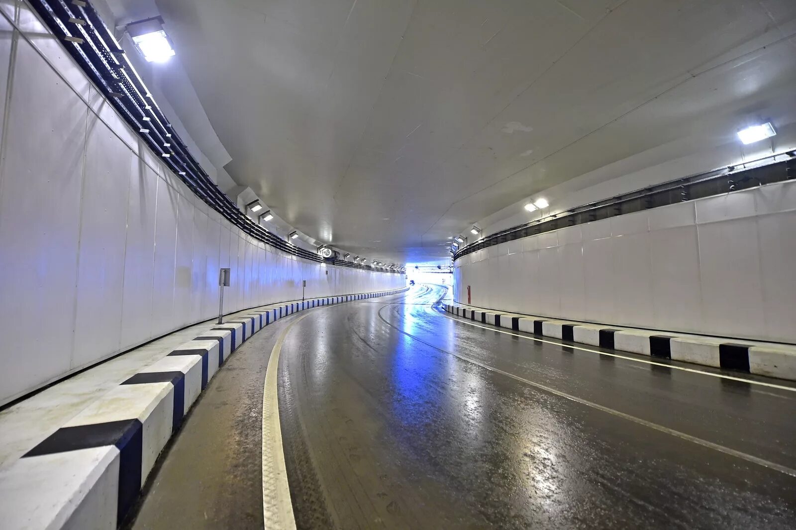 переходы туннели. переходы туннели. мрачный туннель. кутузовский автодорожный тоннель. туннель для пешеходов.