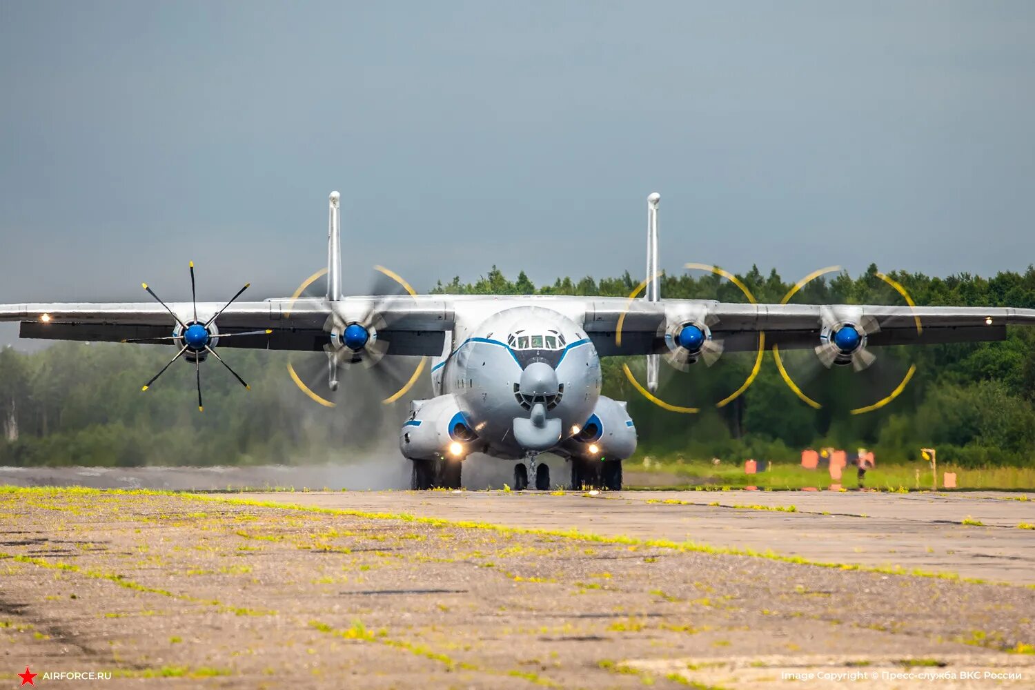 Военно транспортная авиация рф. Самолёт Антей АН-22. Транспортный самолет АН 22 Антей. Военно-транспортный самолëт АН-22 Антей. Тяжёлый военно-транспортный самолёт АН-22 («Антей»).