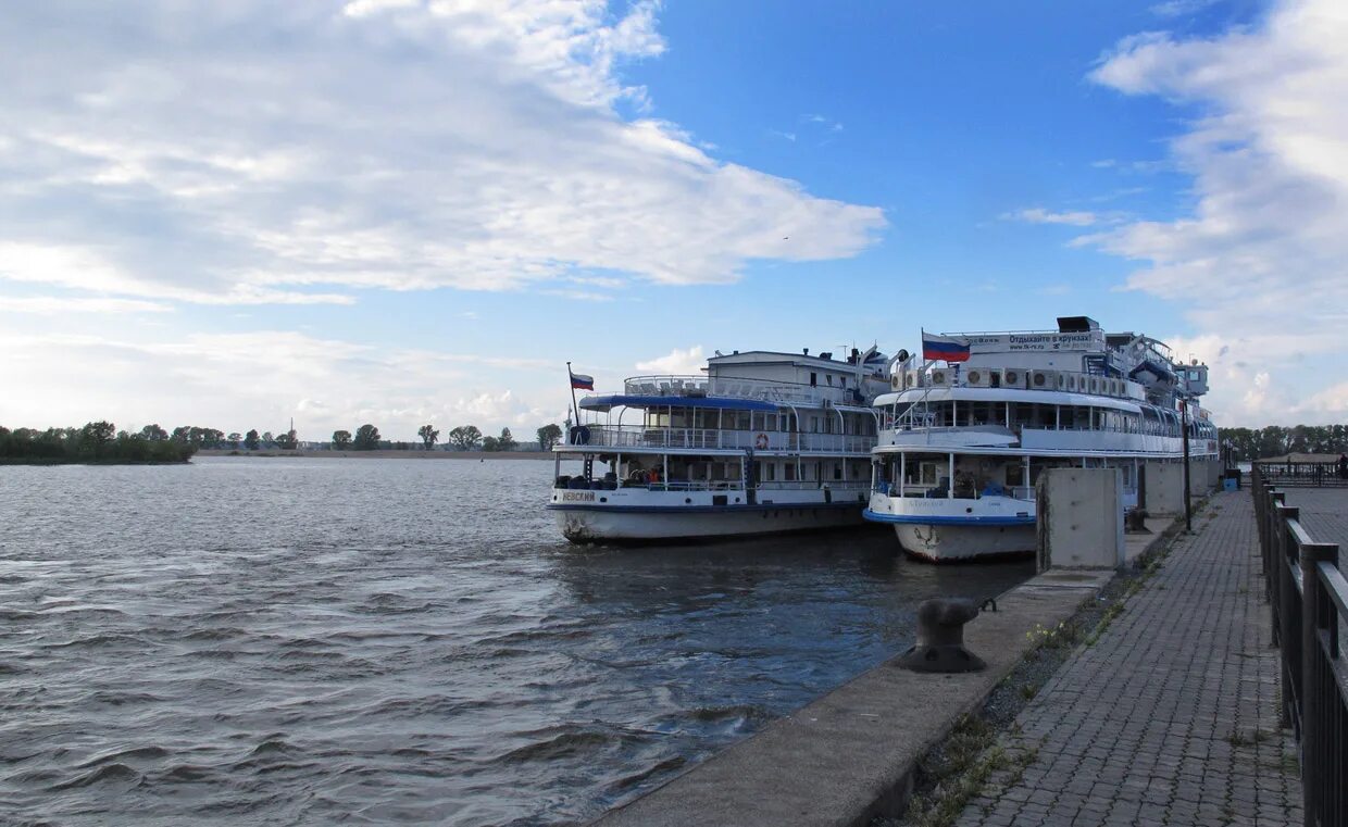 казань теплоход на остров свияжск. свияжск на теплоходе. свияжск на теплоходе. свияжск пристань. казань теплоход на остров свияжск.