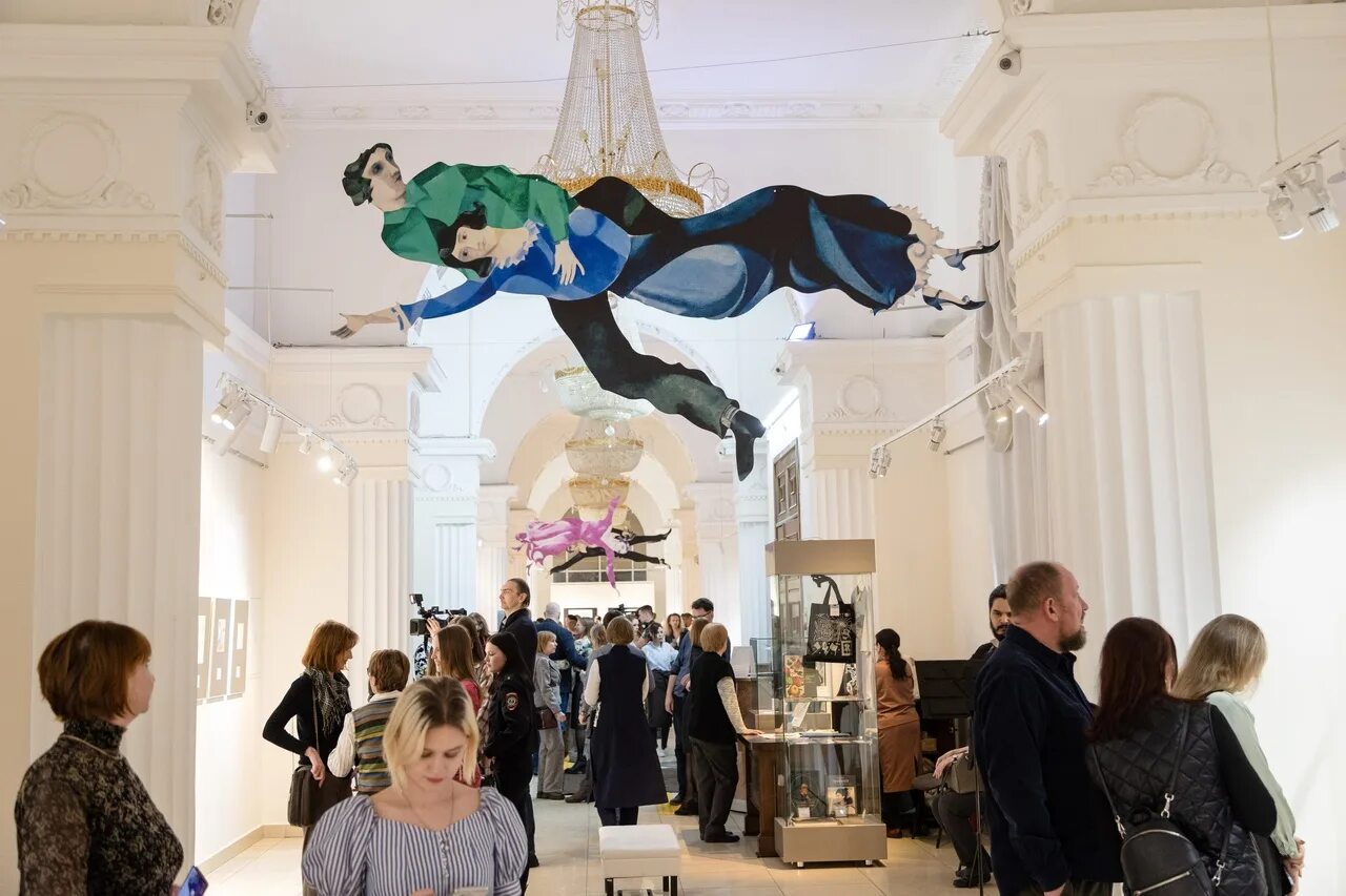 Выставка шагала в спб. Выставка шагала в москве. Выставка шагала. Выставка шагала в петербурге. Выставка марка шагала.