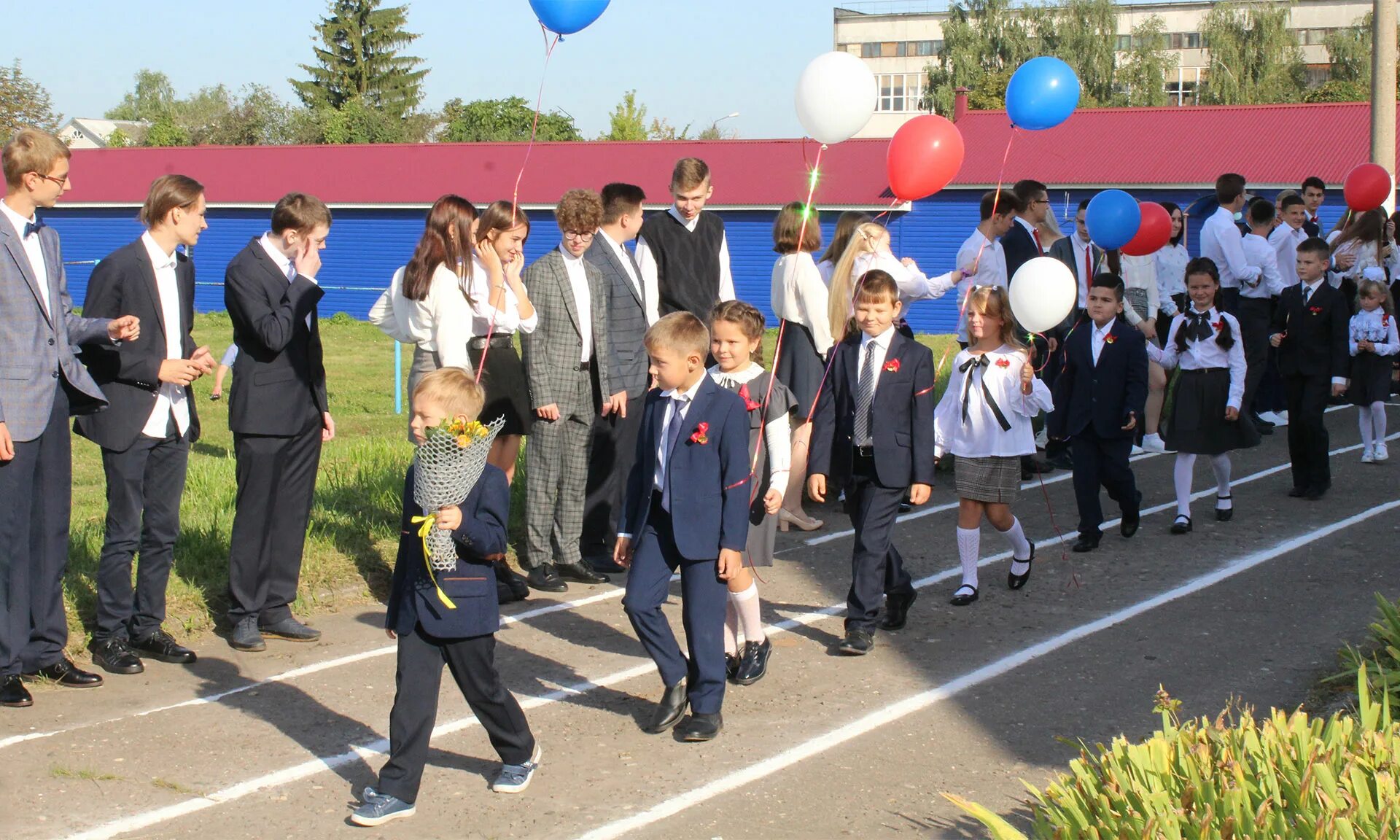 Брянск школа 72. Пехенько брянск 71 школа. В какой школе в брянске. Первоклассник в брянске. В какой школе в брянске.
