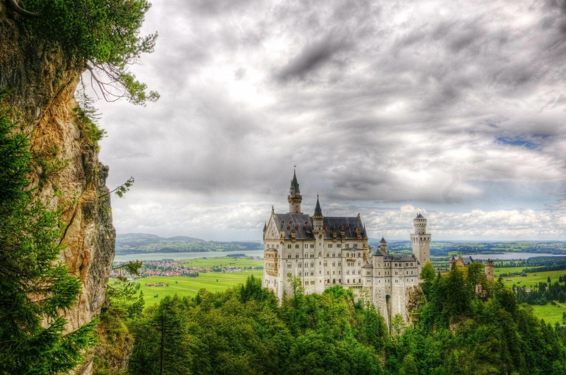 Замок на рабочий стол. Замок Нойшванштайн. Нойшванштайн Бавария. Замок Нойшванштайн (Баварские Альпы). Замок Юссе Бавария.