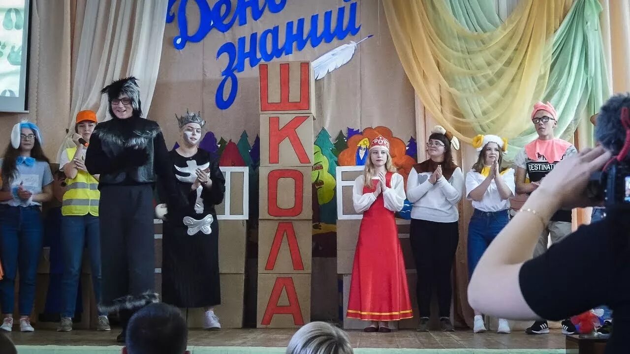 Отчетный концерт посвященный году семьи. Мемориальный комплекс балахна. 12 июня надпись. Школа 12 балахна учителя. Мфк волна.