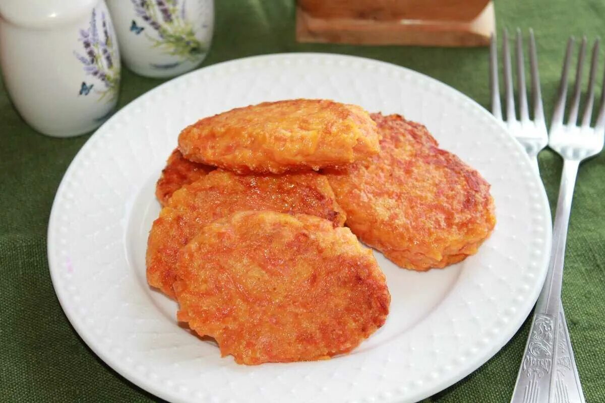 Рецепт сочных котлет с манкой. Похлебкин котлеты морковные. котлеты из моркови. котлеты из моркови с манкой. морковные котлеты с манкой.