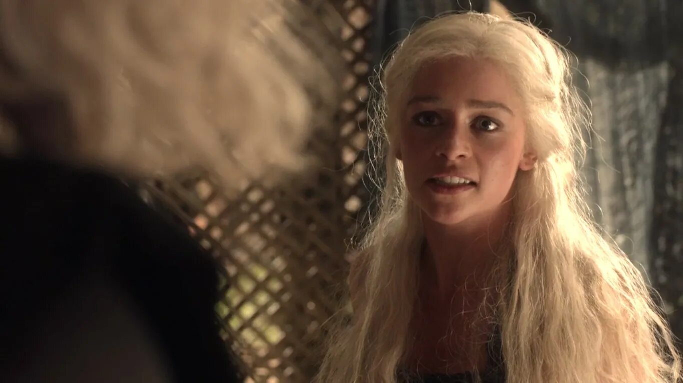 Джон сноу брат дейенерис. Кхалиси мать драконов кхалиси. Рейнерис таргариен дом дракона. Дейнерис мать драконов. Почему дейнерис сошла с ума.