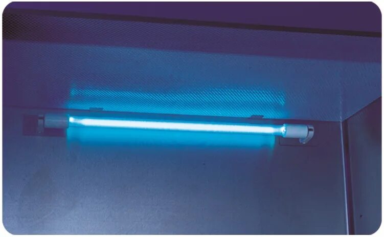 Так например в лучах ультрафиолетовой лампы. Так например в лучах ультрафиолетовой лампы. Влияние ультрафиолетового излучения. Лампа индукционная ультрафиолетовая черная. Бактерицидная лампа uv.