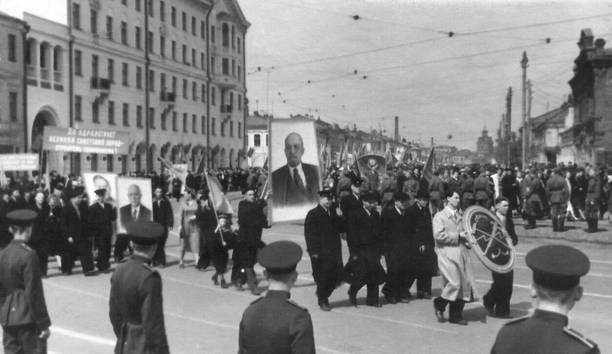 1956 тула. праздники в туле в 30х годах. ктм-1 анфас. улица правды в москве 1956 года фотографии. 133.
