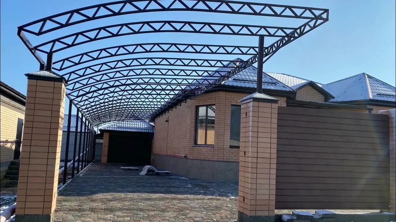Хольц хаус беседка. Навес полуарка. Навес поликарбонат пролет7м. Навес ферма 40=20. Навес для авто.