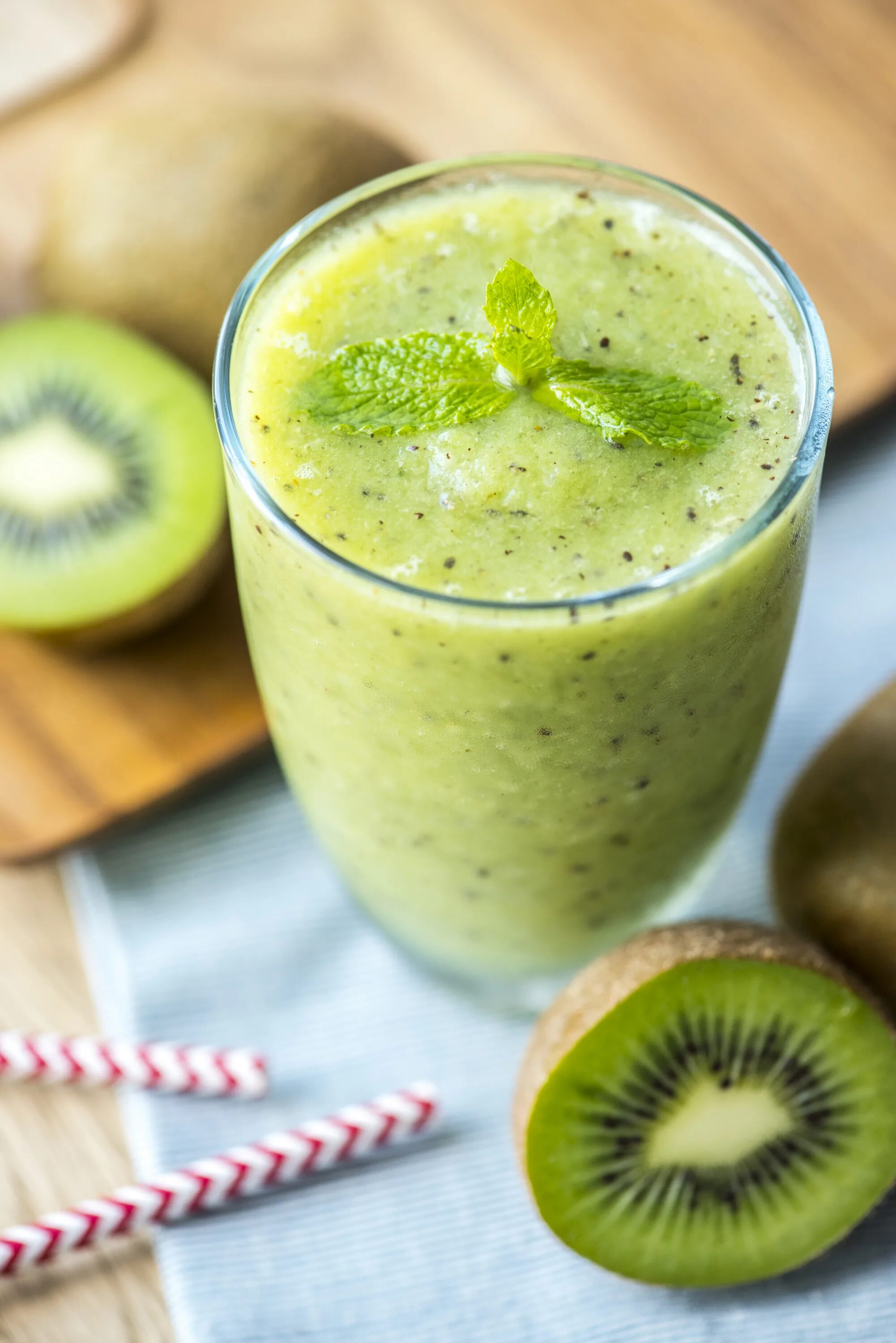 Смузи из киви польза. Напитки смузи Smoothie Green. Маст хэв киви смузи. Смузи киви шпинат. Смузи киви мята.