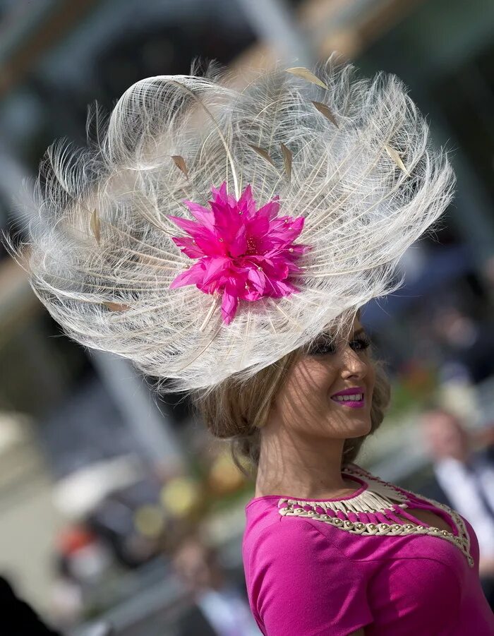 Странная шляпа. Royal Ascot hats. Роял аскот шляпы. Royal Ascot мода. Smart hat Royal Ascot.