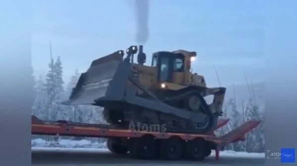 Упал бульдозер в озеро. Бульдозер упал. Бульдозер упал с трала. Упал бульдозер в озеро стихотворение. Защита от падения бульдозер.