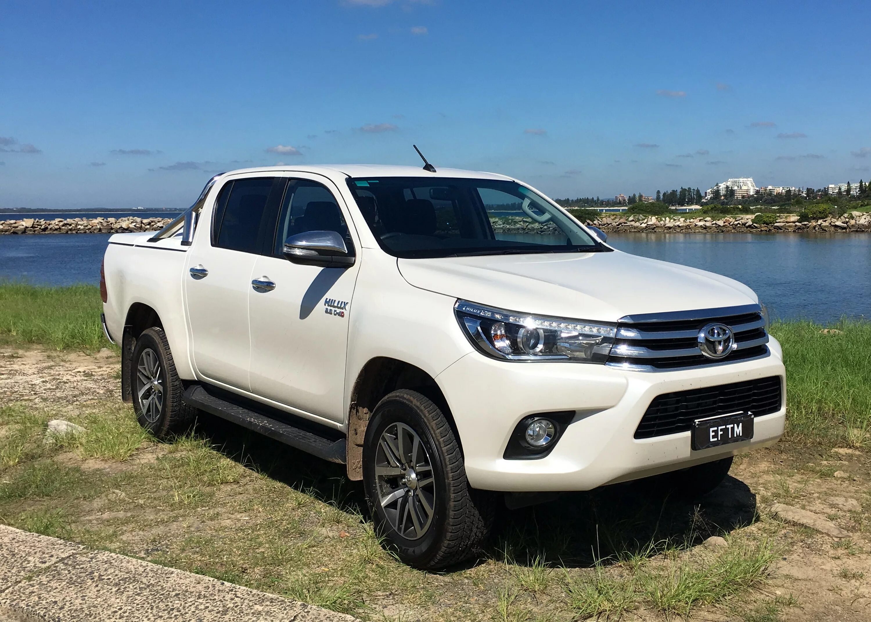 Хайлюкс с пробегом. Toyota hilux sr5. тойота хайлюкс 2015. toyota hilux 2016. toyota hilux 2015г.