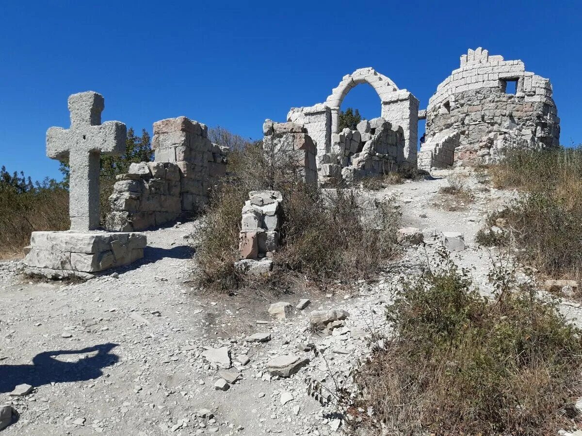 гора абин грозовые ворота. шах около креста грозовые ворота. грозовые ворота чечня. грозовые ворота краснодарский край. крепость грозовые ворота.