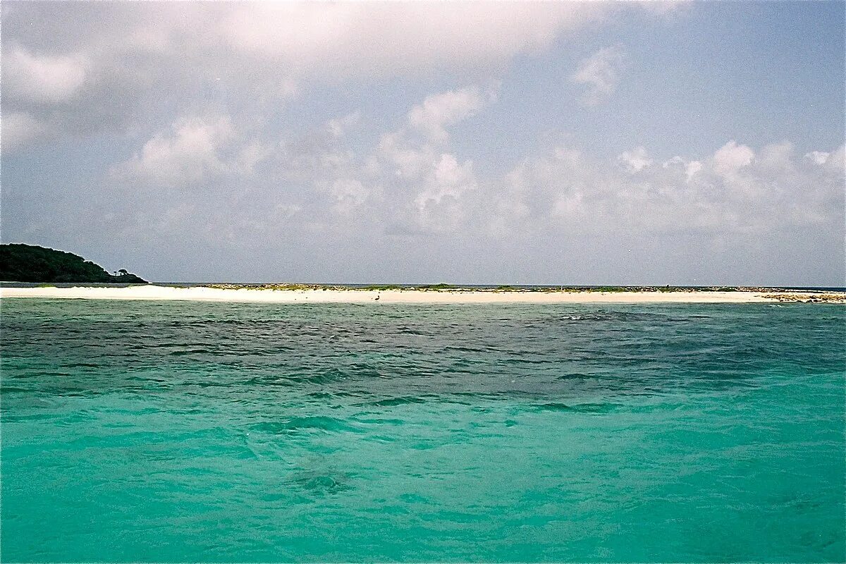 Карибское море Куба. Карибское море курорты винусэлла. Песчаная коса в Карибском море. Карибское море 1600х900. Внутренние моря карибское