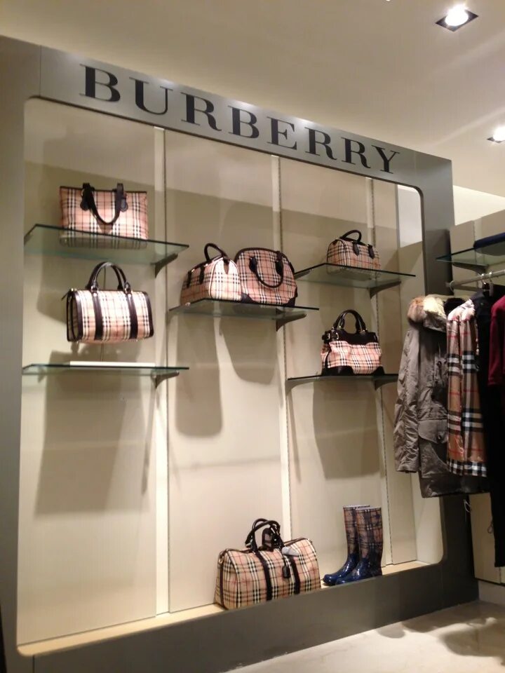 Burberry москва. Магазин Burberry в Москве. Burberry в Ереване. Бербери Уфа. Магазин Burberry в Москве закрыт.