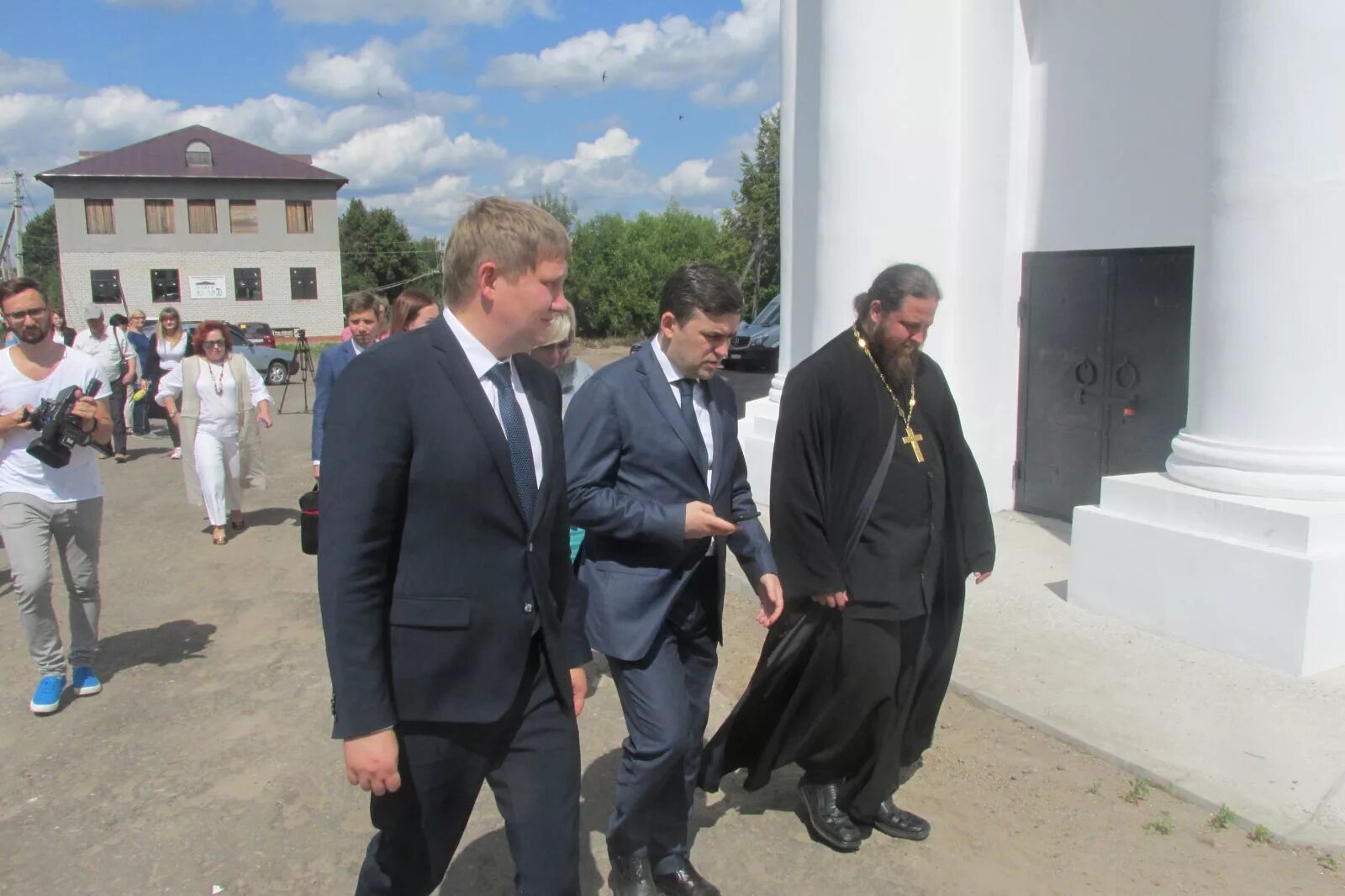 Погода лежнево ивановской неделю. Поселок Лежнево Ивановской области. Колокольня Лежнево. Город Иваново Лежнево поселок. Лежнево Иваново глава администрации.