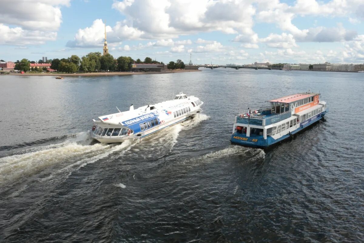 Дубна пароход на волге. Волга волга корабль. Корабль плыл по реке. Волга река теплоход. Теплоход на волге нижний новгород.