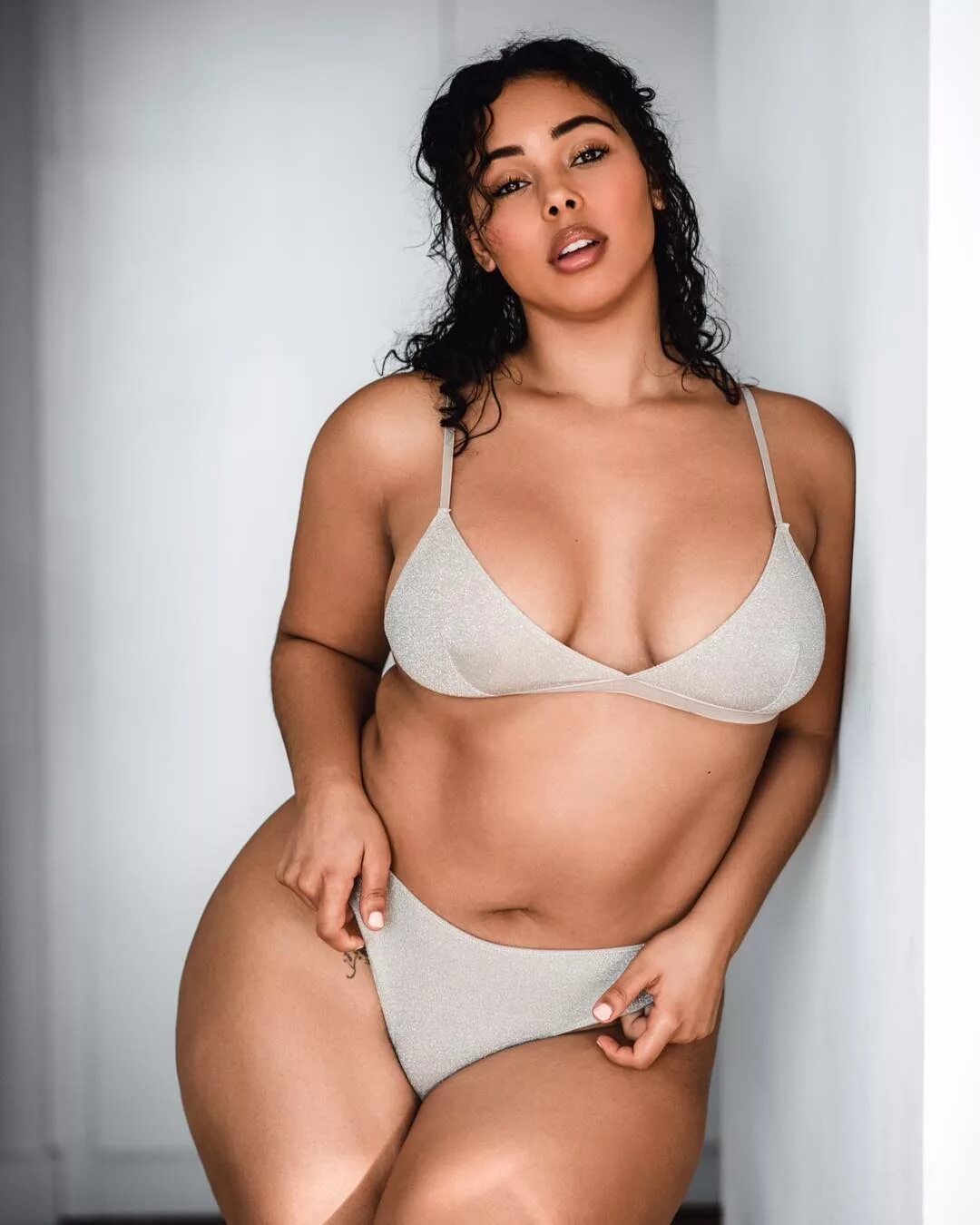 Chubby hardcore. Алисия Кастро модель плюс сайз. Tabria Majors модель Plus-Size. Tabria Majors модель Plus-Size бикини. Модель Кельвин Кляйн плюс сайз.