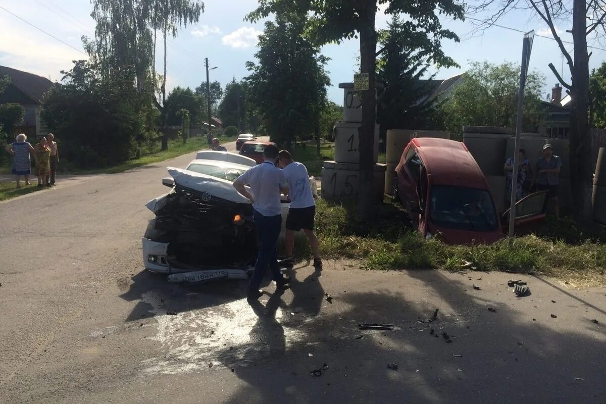 Новости брянск и брянской области свежие. Брянск Бежицкий район ДТП. Брянск происшествия за сутки Бежица. ДТП Брянск вчера Бежица.