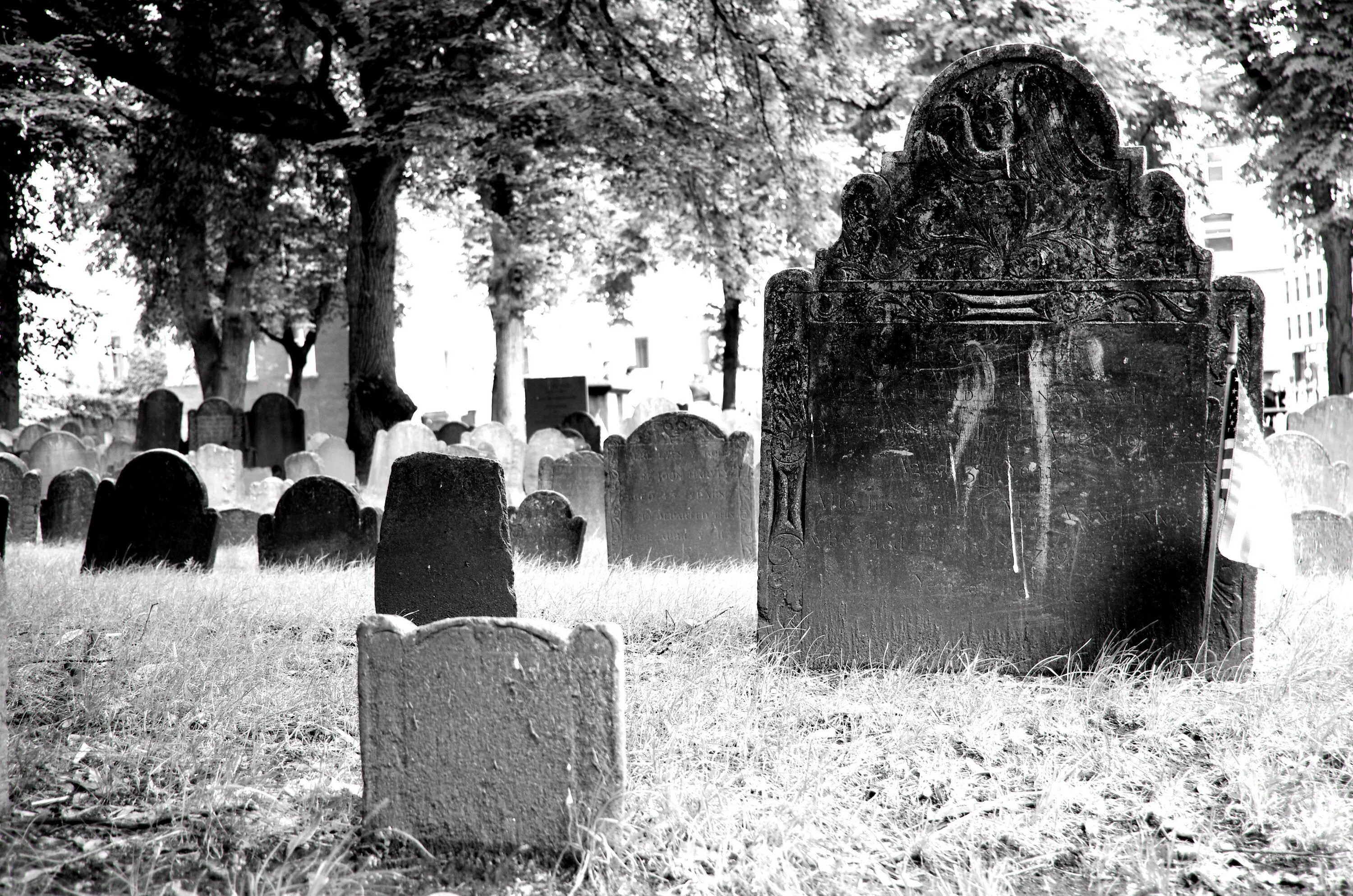 Фото старых могил. Кладбище. Старые могилы. Красивое кладбище. Старинное кладбище.