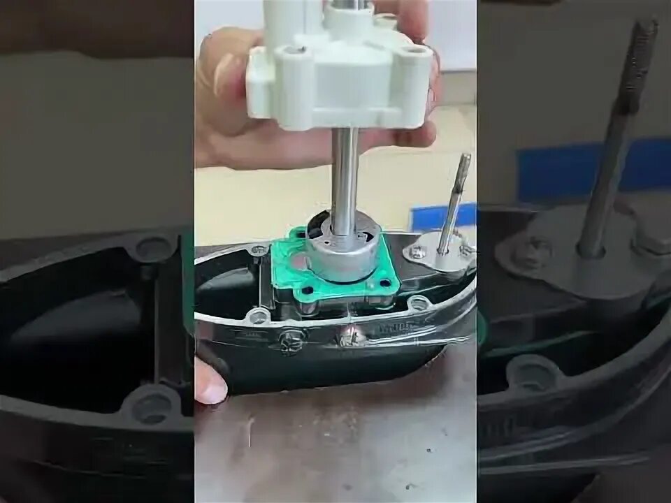 Impeller - 4 years - 70 hrs - Suzuki DF70 2008 outboard - YouTube