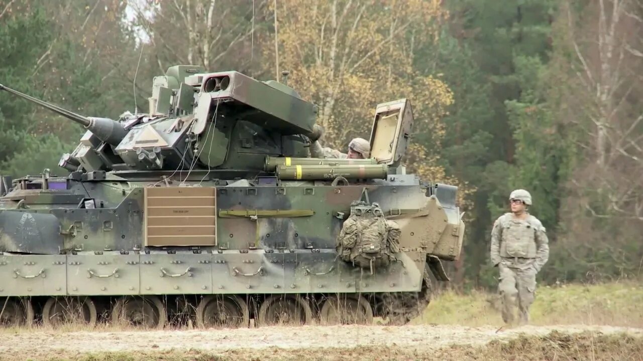 Брэдли расстреливают танк т. Бмп брэдли. Брэдли расстреливают танк т. Брэдли и абрамс. M3 bradley.