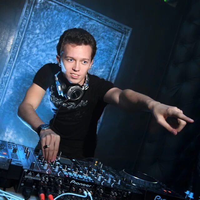 Диджей антон чехов. Голландский диджей тиесто. Мартин гаррикс 2013. Tiesto. Мартин шульц диджей.