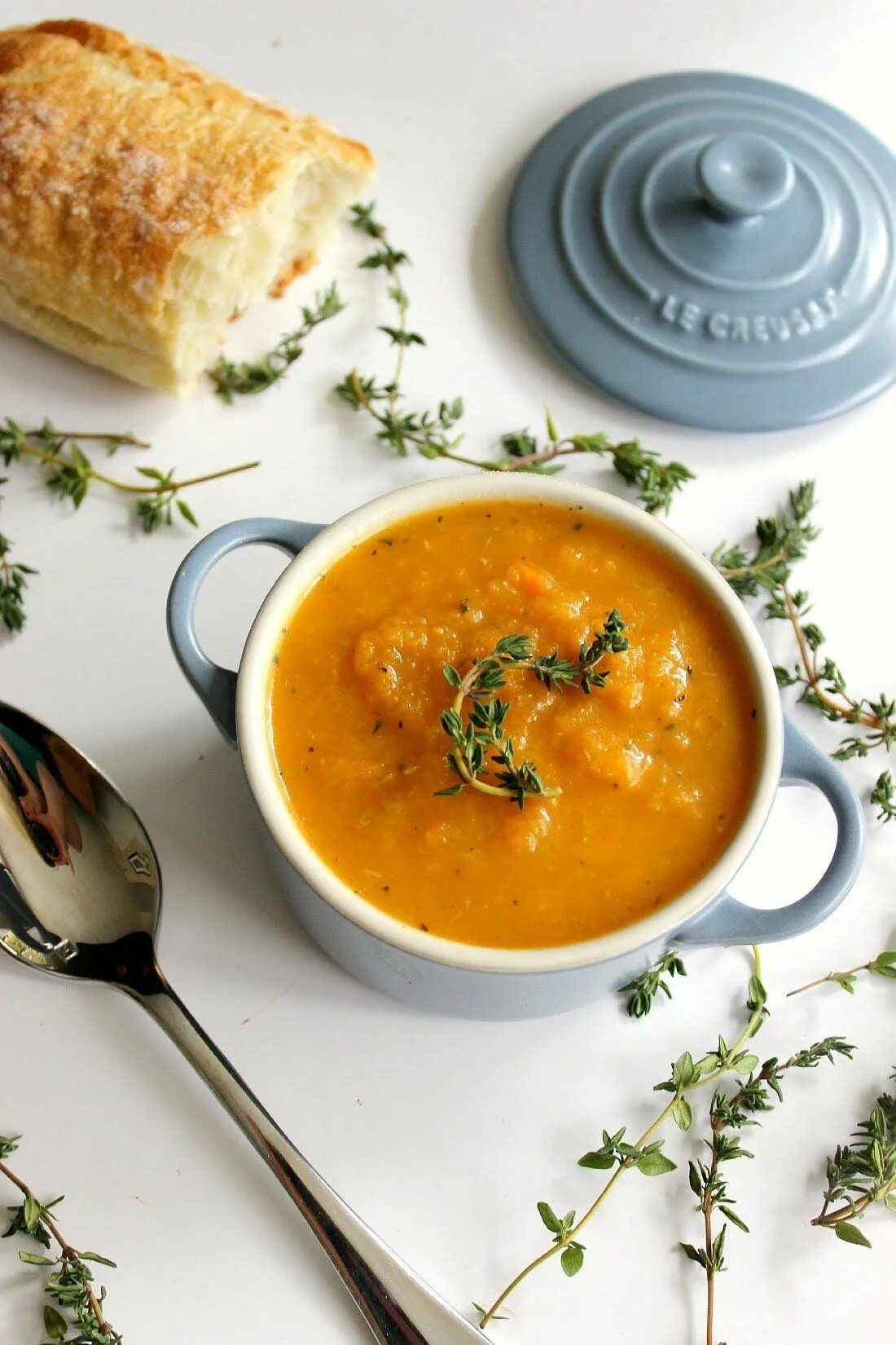 Суп из тимьяна. Суп "том ям" tom yam soup. Чабрец в супы. Тайский рыбный суп. Тимьян суп.