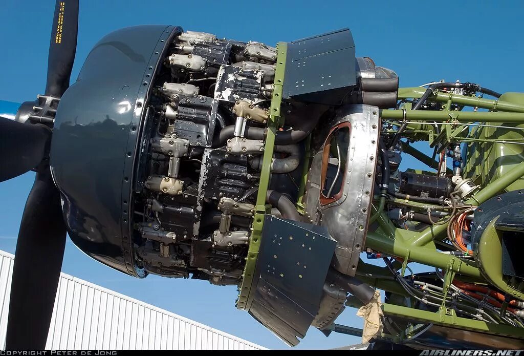 Мотор истребителя. F4u Corsair двигатель. Самолет Корсар f4u-4b. Pratt Whitney 2800. Pratt & Whitney r-2800 Double Wasp.