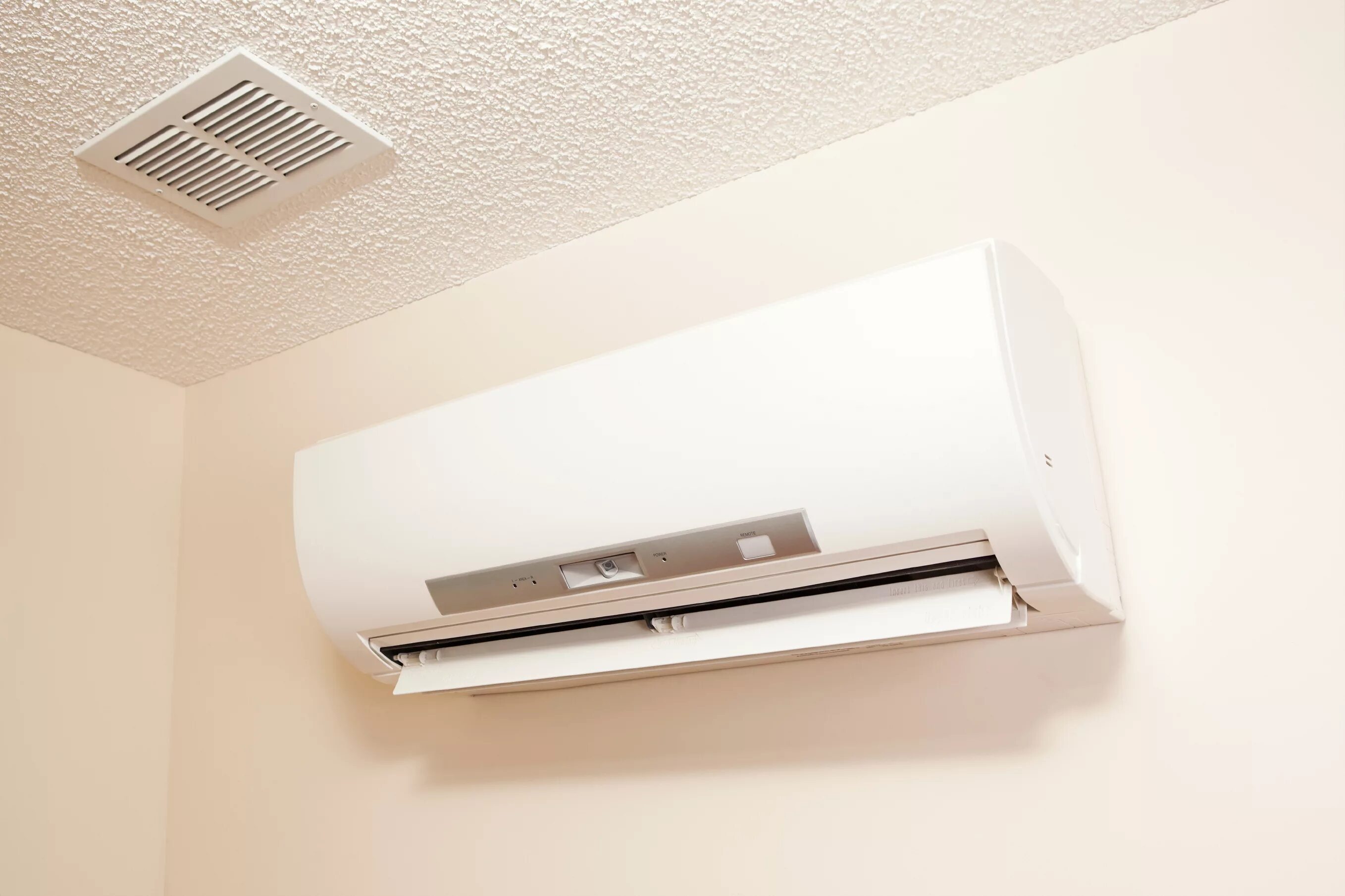 Мвидео сплит система. Ductless Mini-Split Systems. LG Split Room Air Conditioner Art cool. Kondicionr. Кондиционер в квартире.