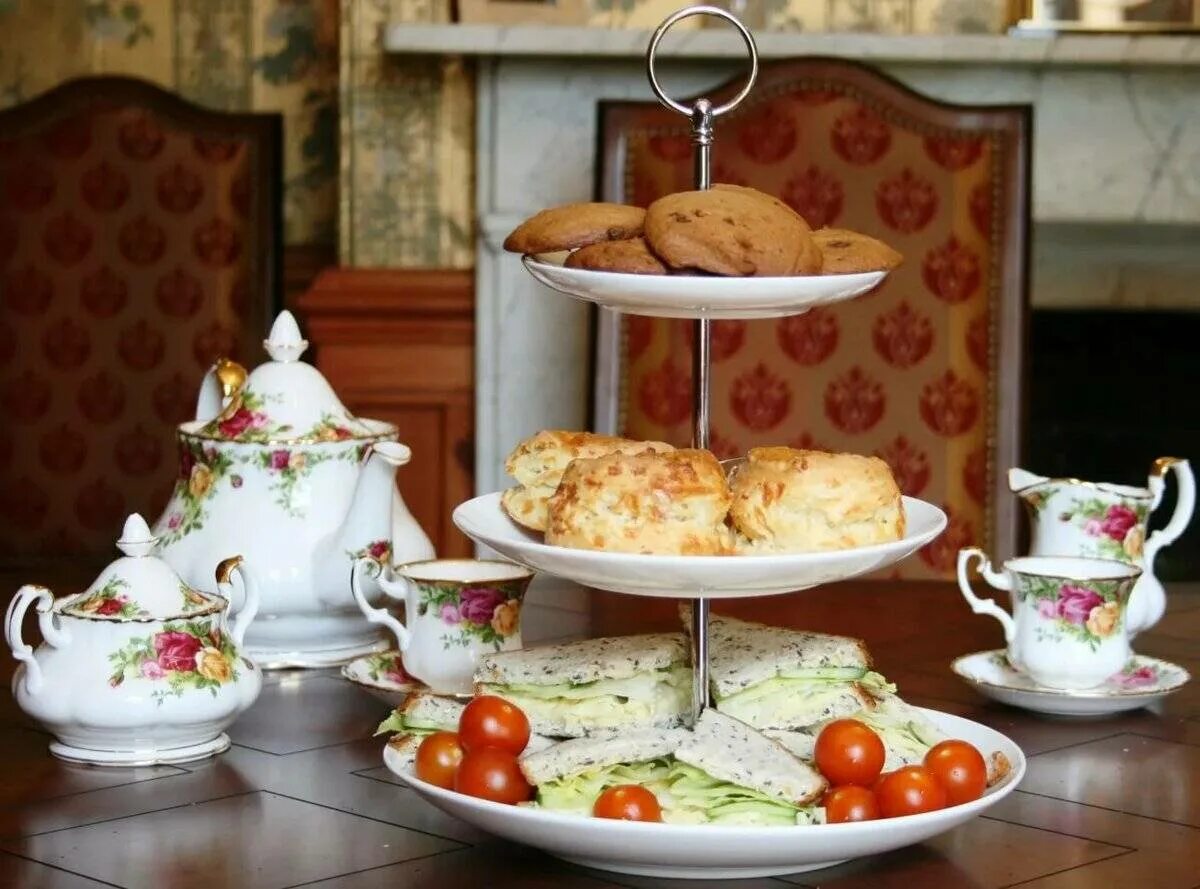 Чайная в англии. Afternoon tea: традиционное английское чаепитие. английская традиция чаепития five o clock. английское чаепитие файв-о-клок. чайная церемония в англии файв оклок.