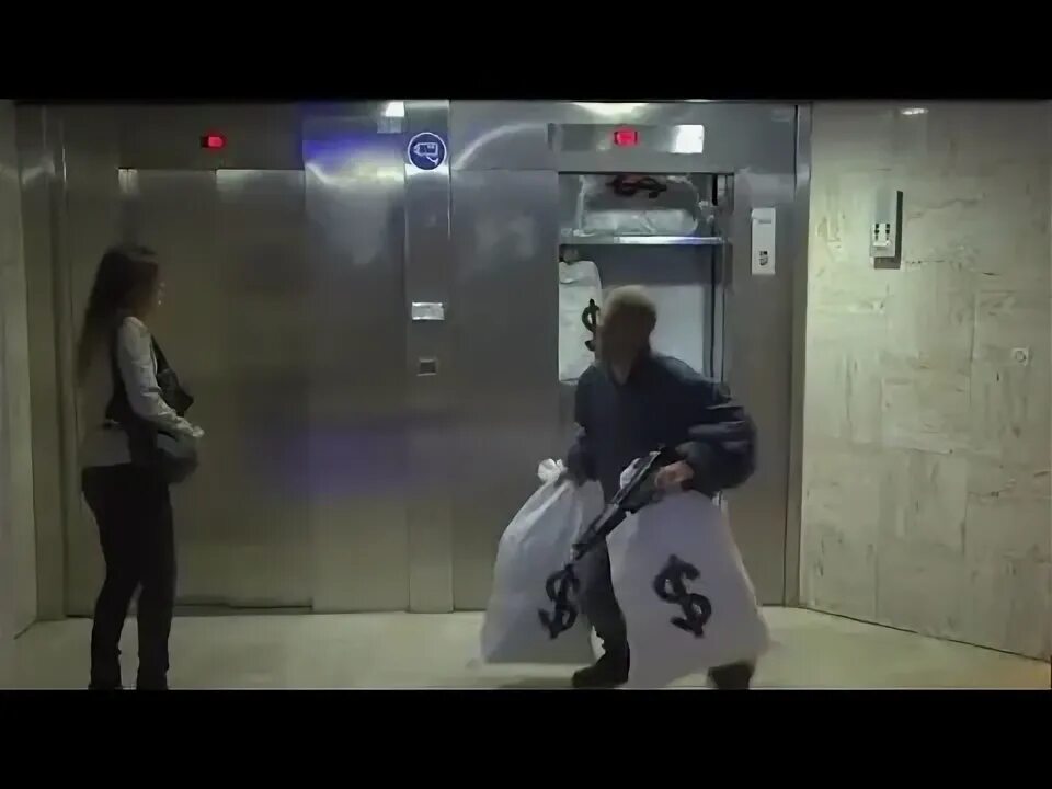 Портрет путина в подъезде. Лифт застрял. Лифтовые двери прикол. Пранк в лифте. Розыгрыш в лифте.