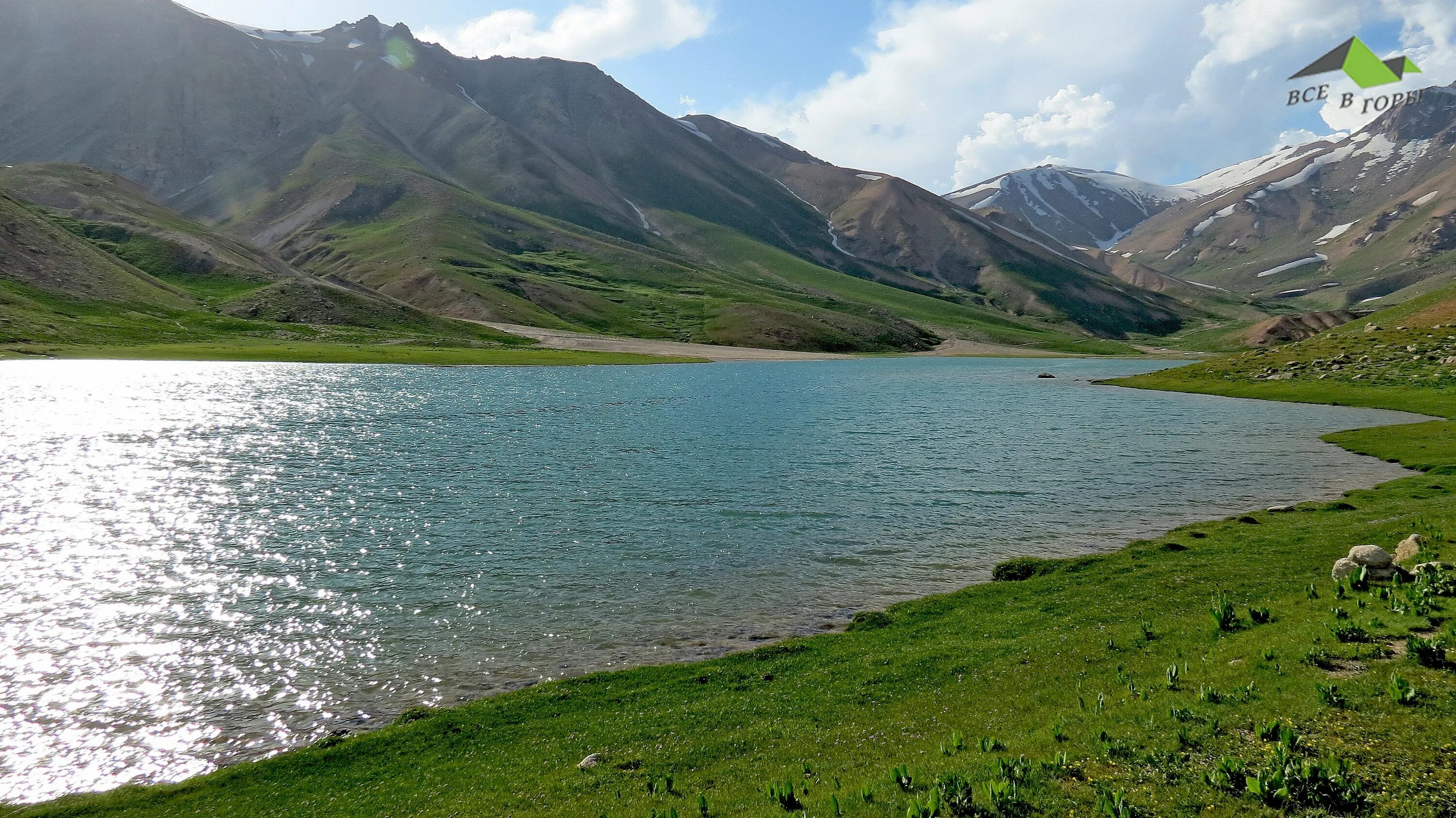 Озеро 11 13. Арашанское озеро. Арашанские озера - высокогорные бирюзовые озера. Кыргызстан разделена горами. Озеро Безымянное Ханымей.