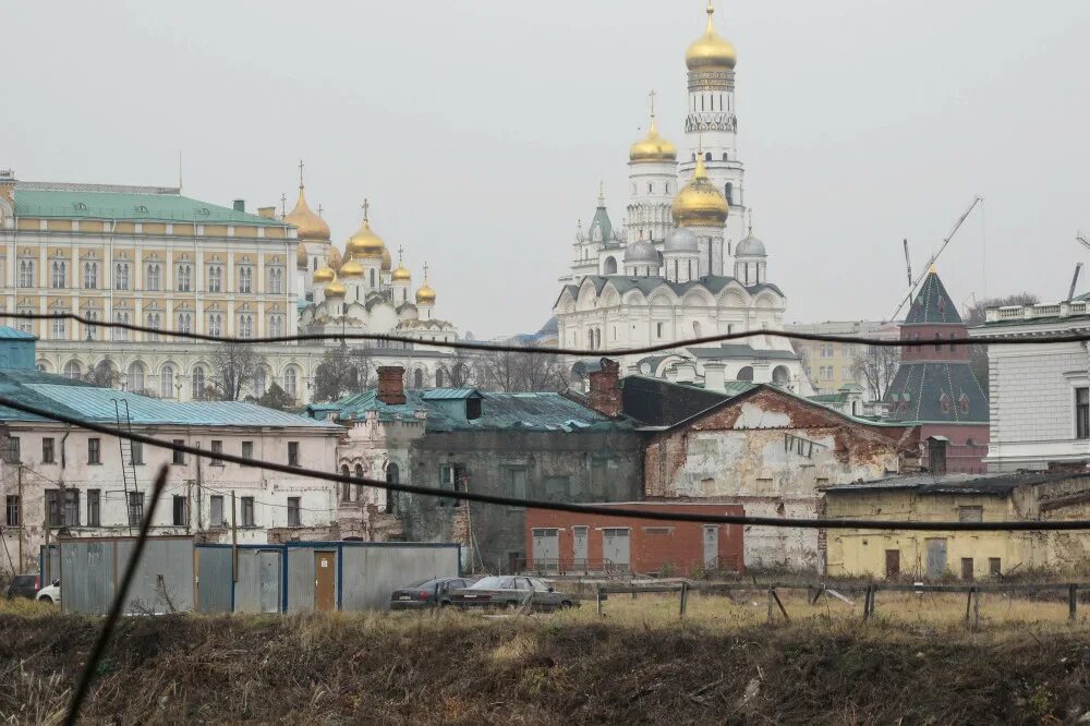 Московский ужасно. Трущобы около Кремля. Москва ужасный город. Плохая Москва. Москва плохой город.