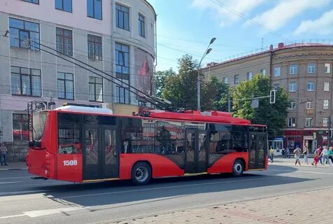 Новые красные троллейбусы