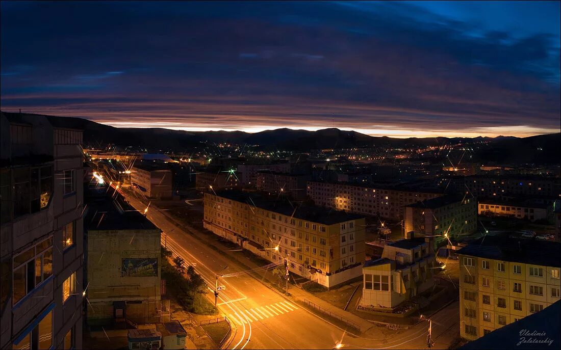 Ночной магадан улица ленина. Зимний магадан ночной. Ночной медногорск. Магадан город. Ночной магадан.