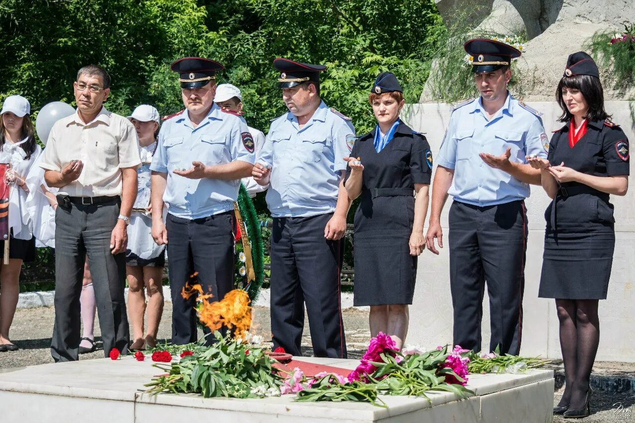 Прогноз погоды в верхнеуральске на 10 дней. Верхнеуральск. Памятник воину освободителю в Верхнеуральске. Верхнеуральск день участковых. Погода в Верхнеуральске.