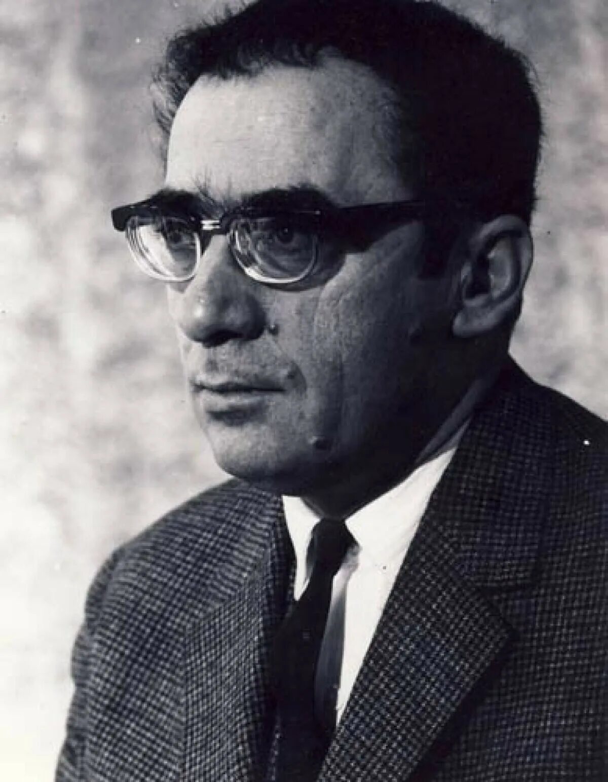 Мирча элиаде. Мирча элиаде (1907-1986). Эминеску. Михай эминеску. Писатель румынии.